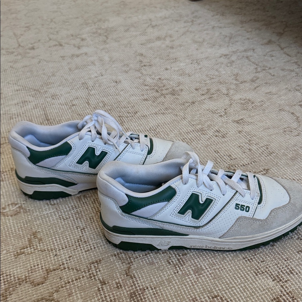 New Balance 550
Size 7.5 (women)
White/Green leather
Excellent condition